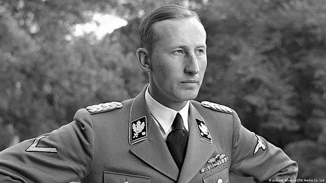 27 Mayıs 1942 tarihinde Reinhard Heydrich, şatosundan ayrılarak Berlin'e gitmek üzere arabasıyla yola çıktı.