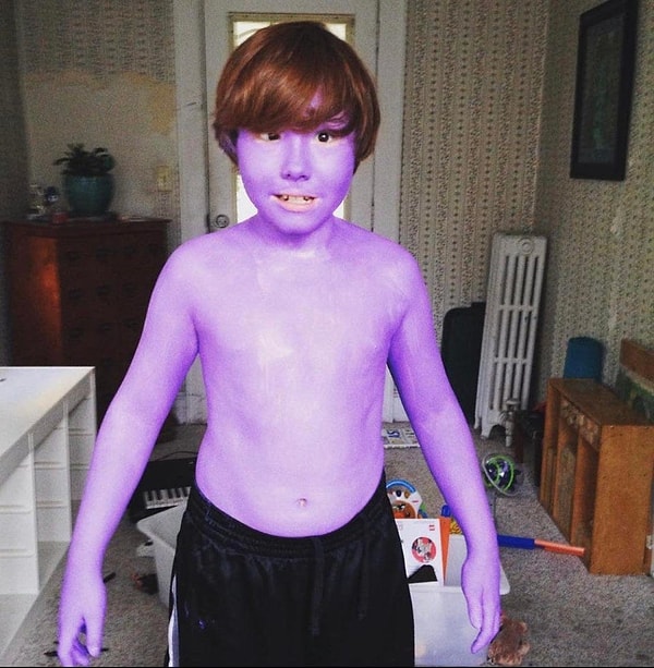 10. «Дома меня встретил фиолетовый сын, которого раскрасила его сестра»