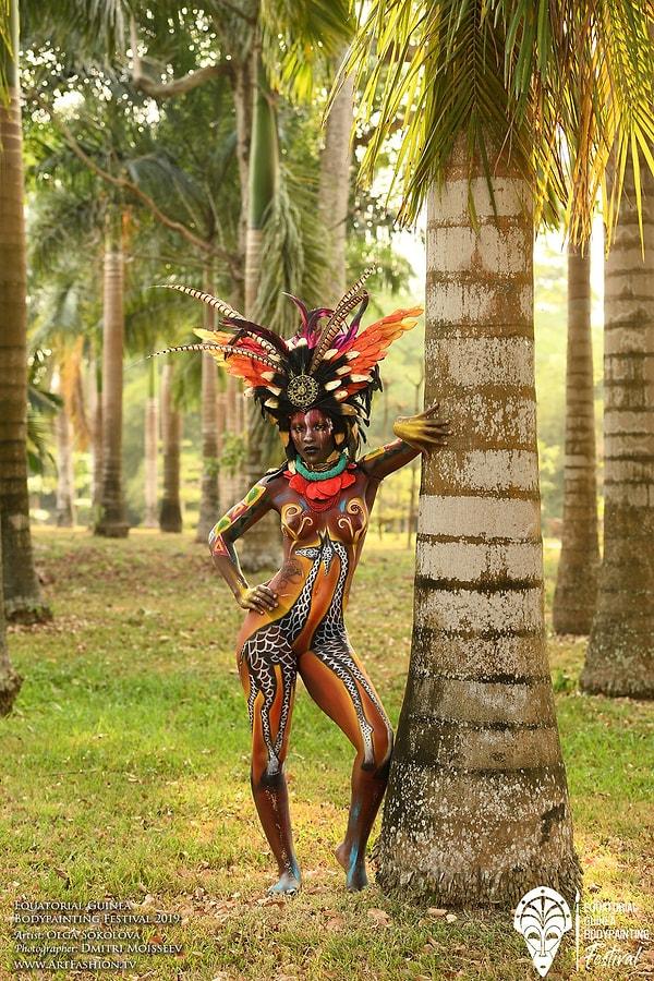 Bu müthiş sanat eserleri de 1 yıl önce Ekvator'da düzenlenen vücut boyama festivaline ait.
