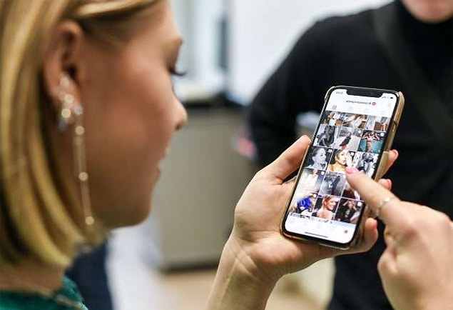 Temmuzda medyada yer alan haberler, Instagram’ın, aktif değillerken bile telefon kameralarını ulaşabildiğine yer vermişti.