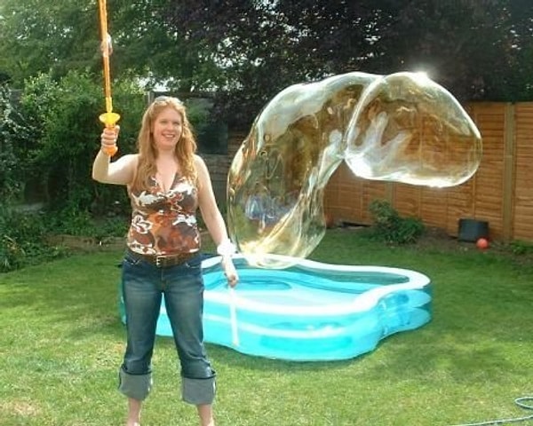 6. Моей подруге удалось создать этот пузырь