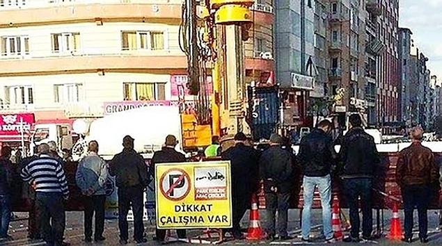 "Türkiye'de iş makinesi izlemek hobi olarak görülebilir. Bunu halkın her kesiminden insan işlerini bile bırakıp yaparlar."