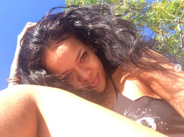 9. Rihanna'nın bacak tüylerini almadan bu fotoğrafı atması üzerine fanlarının yorumlarda onu kutladığı an.