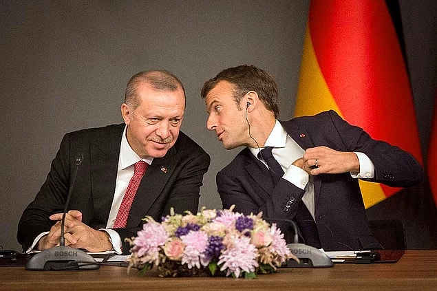 Macron için "Epeydir kendisini Napolyon olma rüyalarında görüyor" sözlerini sarf eden Turan şunları kaydetti: