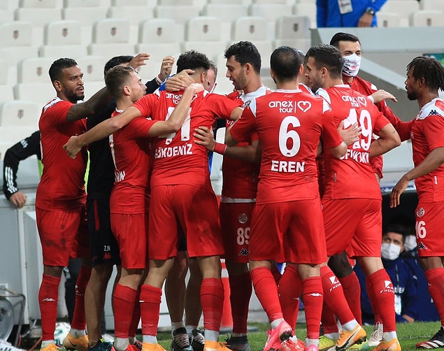 Mücadelede başka gol olmayınca Beşiktaş ile Antalyaspor sahadan 1-1'lik eşitlikle ayrıldı.