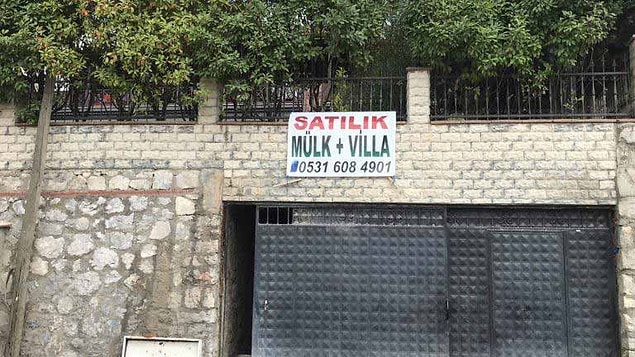 Tapu kayıtlarına göre 16 binası, 7 dairesi var
