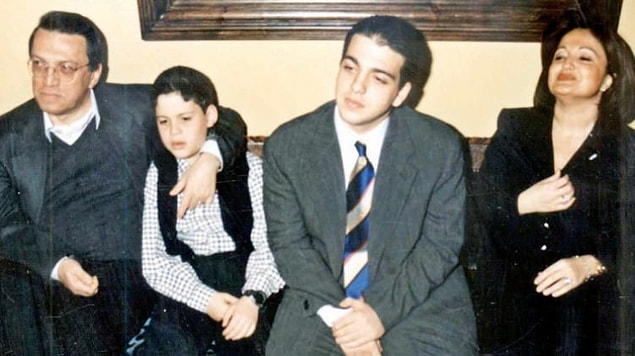 1976 yılında eşi Berna Yılmaz ile evlendiler.