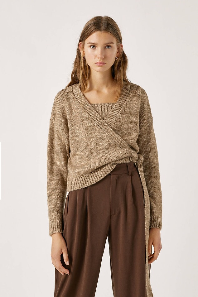 9. Pull&Bear marka kruvaze hırkanın fiyatı 229 TL.