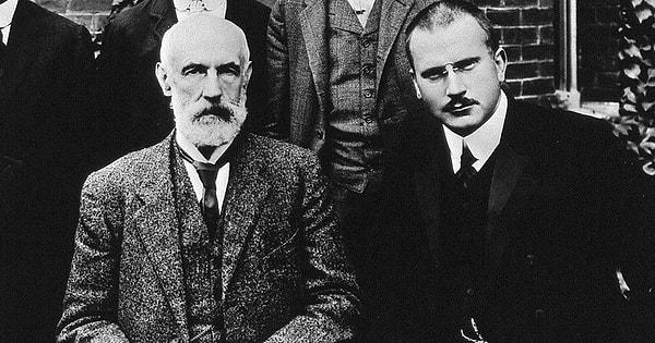 8. Analitik psikolojinin kurucusu Carl Jung ile tanıştıklarında 13 saat boyunca konuştular...