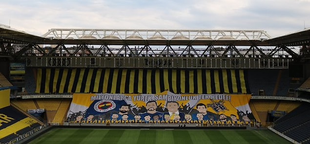 Maç öncesi Kadıköy'de tribüne dev bir pankart asıldı: "Milyonlarca yürek, şampiyonluk tek hedef"