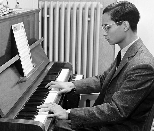 8. Tayland'ı 66 sene boyunca yöneten Bhumibol Adujyadej bir caz müzisyeniydi.