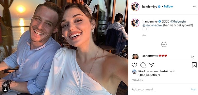 Bunun üstüne iki başrol selfie atınca, tüm gözler onlara çevrildi. Fahriye Evcen ve Burak Özçivit'in düğün fotoğrafından bile çok like aldılar. Hatta galiba Instagram Türkiye'nin en fazla like'ını...
