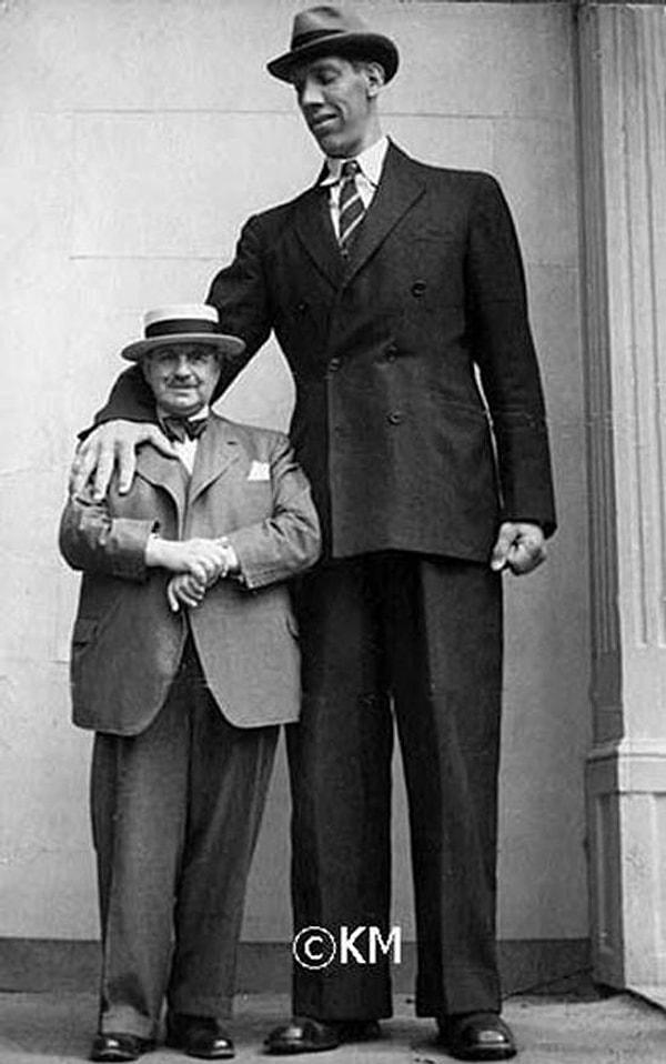 10. John F. Carroll (1932–1969), tarihte 240 cm veya daha fazla yüksekliğe ulaştığı bilinen 20 kişiden biridir.