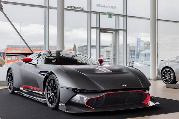 8. Zaten müthiş bir otomobil olan Aston Martin Vulcan, modifiye sonrası daha da müthiş ve ötesi olmuş