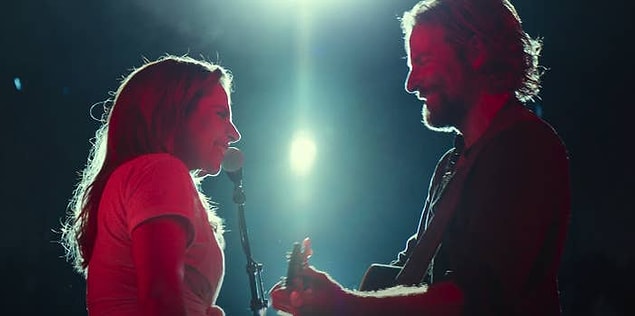 13. Lady Gaga "Shallow" isimli şarkıyı A Star is Born filminin sonu için yazmış, çünkü filmin orijinal senaryosunda Bradley Cooper'ın karakteri boğuluyormuş.