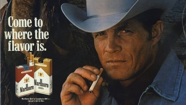 Marlboro reklamlarındaki adam akciğer kanserinden ölmüştür.