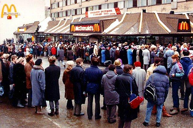10. McDonald's günlük 68 milyon kişiye hizmet vermektedir. Bu sayı Birleşik Krallık'ın nüfusundan daha fazladır.
