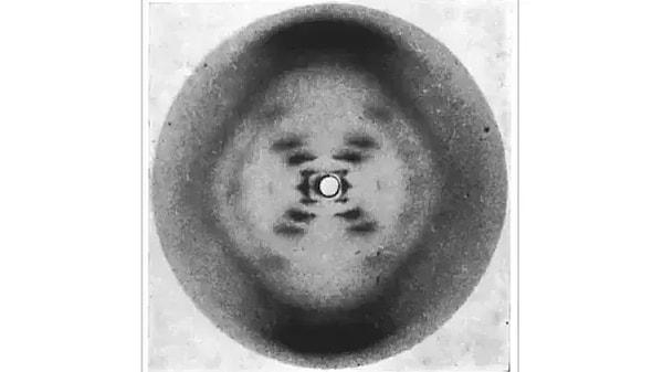 4. DNA'nın 1952 yılında çekilen ilk fotoğrafı.