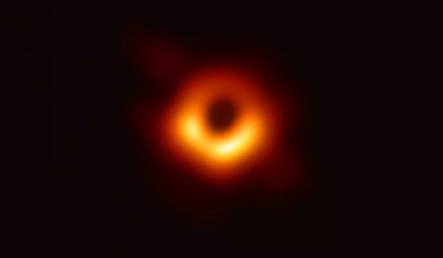 11. Bir karadeliğe ait ilk görsel.