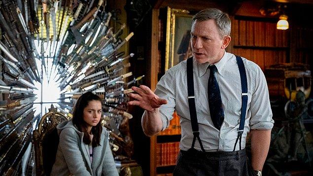 4. Knives Out’un devam filminde eski kadrodan sadece Daniel Craig olacak ve dedektif rolünde başka bir davayı çözmeye çalışacak.