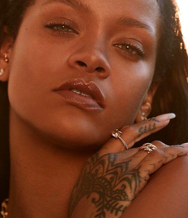 Uzun süredir müzik sektöründe adını duyamadığımız Rihanna 'Fenty' isimli bir marka çıkardı biliyorsunuz ki...