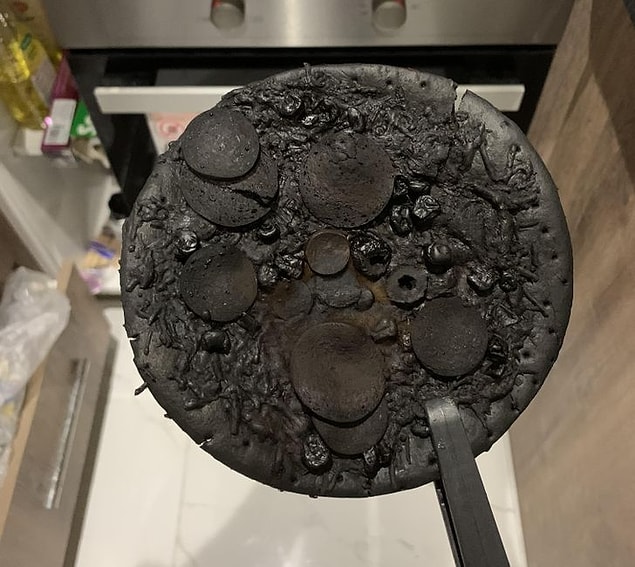6. "1 yıl boyunca pizzayı fırında unutmuşum."