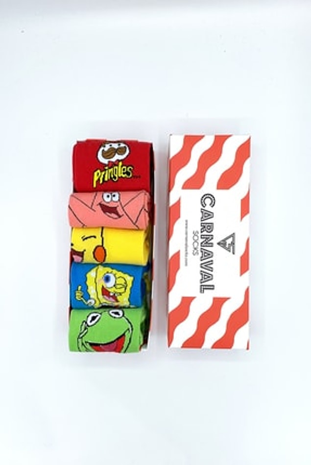 7. Yoo yoo çocuk çorabı değil. Unisex sevimli çoraplar Sünger Bob, Kermit, Pikachu ve Pringles temalı.