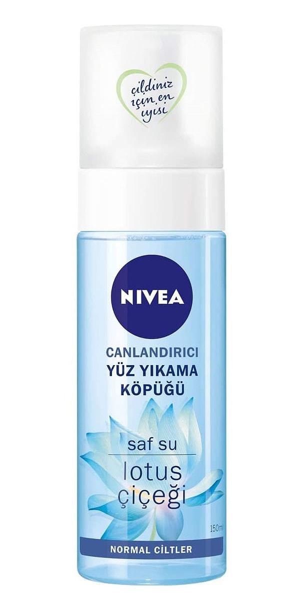 10. Nivea'nın E Vitamini ve Hydra IQ ile zenginleştirilen formülü ile cildinizi temizlerken, aynı zamanda nemlendirin.