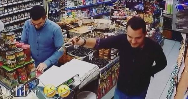 Gün geçtikçe alışverişe gelen müşterilerin market içerisinde oynaması üzerine işletmeci, bu anların güvenlik kamerası görüntülerini sosyal medyada paylaşmaya başladı.