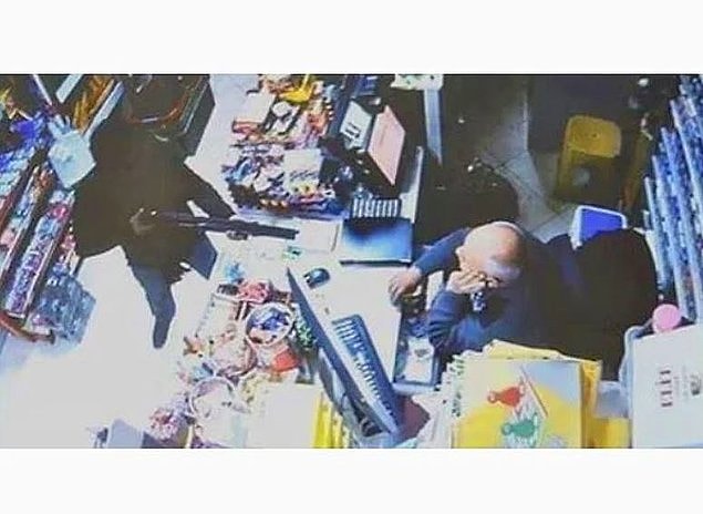 17. Güvenlik kamerası güvenlik kamerası olalı böyle sakinlik görmedi.