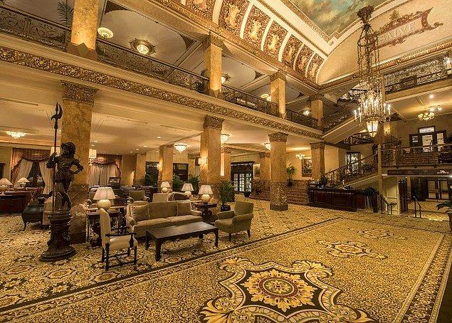 ABD'nin ve hatta dünyanın "en ünlü perili oteli" unvanını taşıyan Pfister Otelinde yaşanan en bilindik paranormal olay ise otelde konaklayan bir beyzbol takımının başına geliyor.