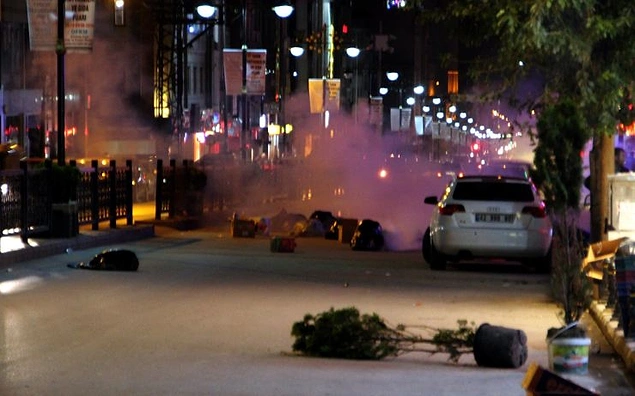 Eylemler ağırlıklı olarak Doğu ve Güneydoğu illerinde meydana geldi. Ancak Batı illerinde de Kürt vatandaşların yanı sıra bazı sol gruplar, sendikalar, öğrenci grupları ve kadın örgütlerinin de desteğiyle gösteriler yapıldı.