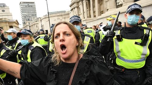 İngiltere'de Kovid-19 Önlemleri Karşıtı Grubun Protestosuna Polis Müdahalesi