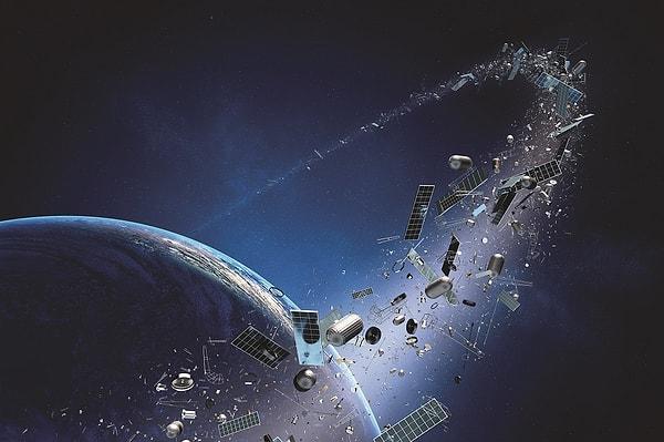 Binlerce uydu ve enkaz, günümüzde Dünya'nın yörüngesinde dolanıyor.