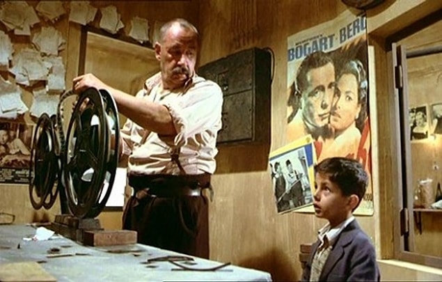 2. "Cennet Sineması" (1988)