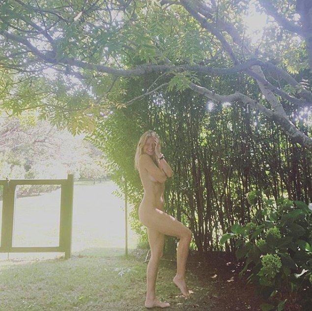 Gwyneth Paltrow yeni yaşını Instagram hesabından paylaştığı çıplak fotoğrafı ile kutladı.