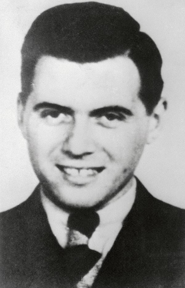 Toplama kamplarının ölüm meleği olarak adlandırılan Dr. Mengele, Yahudiler üzerinde çok sayıda şeytani deney uygulamaktaydı.