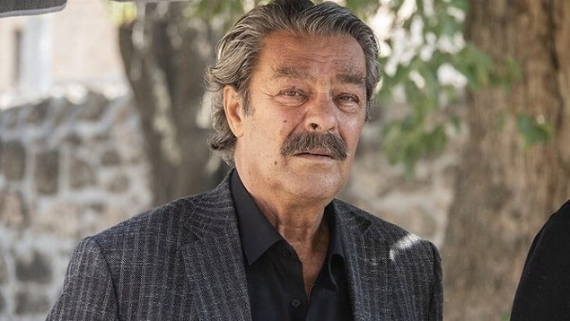 6. Yeşilçam'ın en yakışıklı jönlerinden Kadir İnanır 71 yaşında ve hiç evlenmedi.