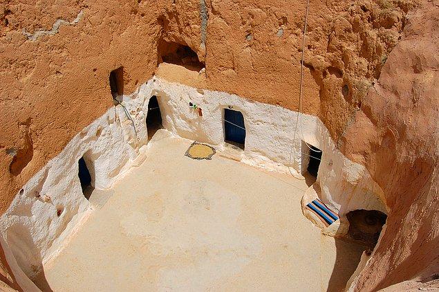 Selden sonra Tunus Hükümeti Matmata’da kapsamlı bir restorasyon çalışması yaptı ve çölün üstüne de evler yapmaya başladı.