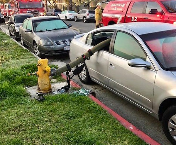Мне было сегодня лет, когда я узнал, почему не стоит парковаться перед пожарными гидрантами.