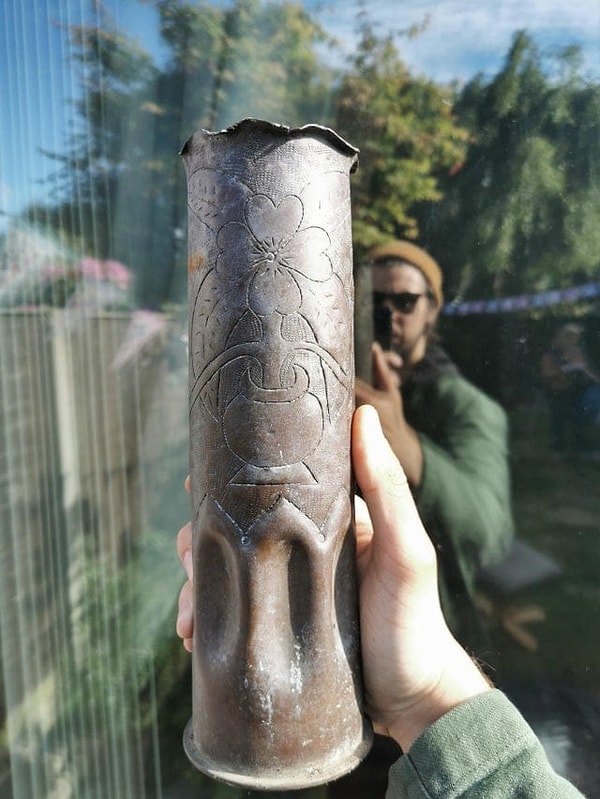 3. «Мой дедушка выкопал это. Найдено в Ливерпуле, возможно со Второй мировой войны, было украшено. Что это?»