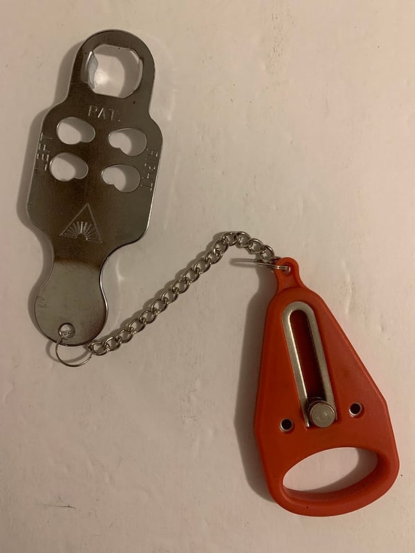 9. «Нашёл это среди множества многих других инструментов. Кто-нибудь знает, что это?»