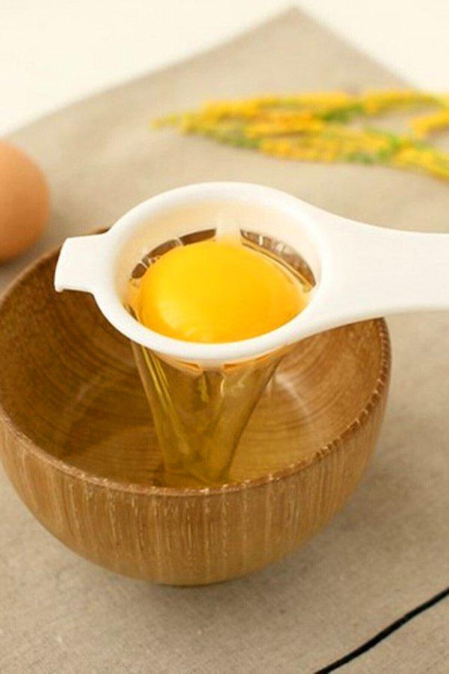 4. Yumurtanın sarısını beyazından ayıramayanları da unutmamışlar. Bu pratik ürünler sayesinde 'ben yapamam' lafı tarih oluyor.