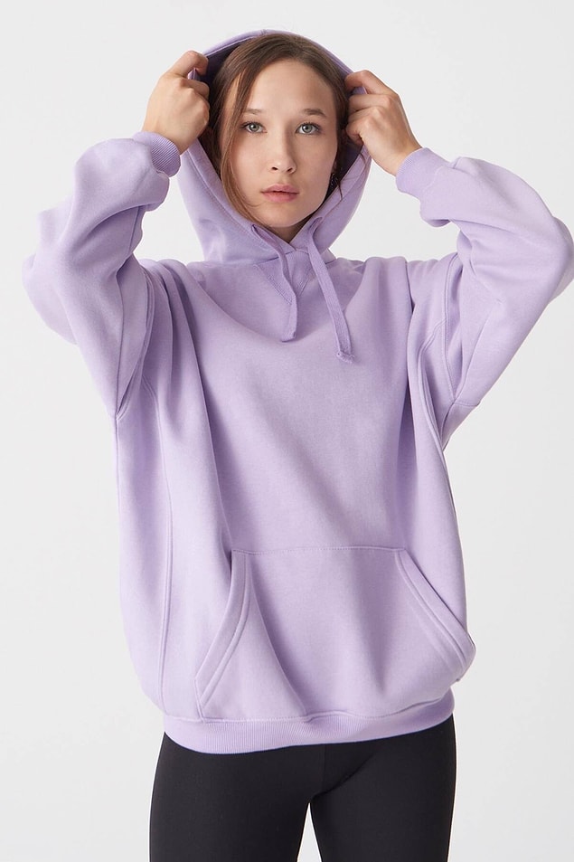 16. Sweatshirt'ler düşünmeden kombinleyip hemen giyip çıkabileceğiniz en rahat kıyafetler.
