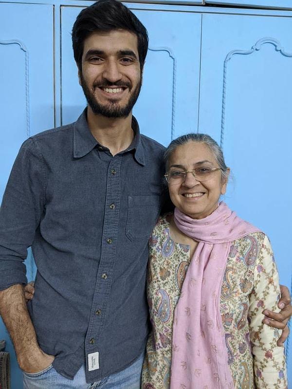 Pranav ve annesi Poonam; Poonam'ın bilgelik sözleriyle pozitifliği ve gülümsemeyi yaymak için bir Instagram hesabı açarak panolara yazdıkları sözlerle paylaşmaya başladılar.