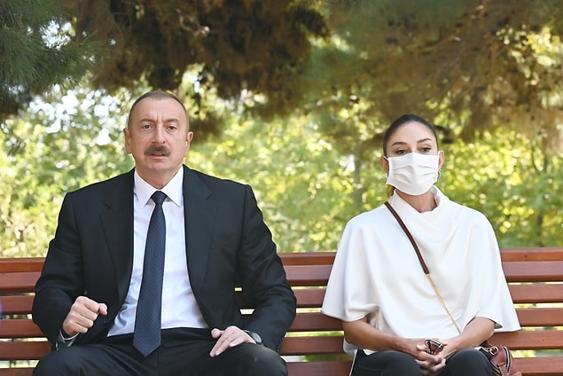 Buraya kadar her şey normal fakat bu ziyaretle ilgili Azerbaycan halkı ilginç bir teori üretti.