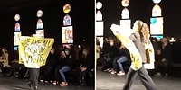 ‘Hepimiz Moda Kurbanıyız' Yazılı Pankart ile Dior'un Defilesinde Protesto Gerçekleştiren Aktivist