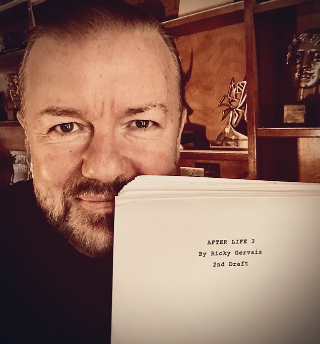 12. After Life’ın 3. sezon senaryosu bitti.