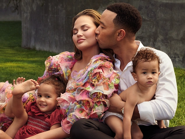 Ucuncu Kez Ebeveyn Olmaya Hazirlanan John Legend Ve Chrissy Teigen Bebeklerini Kaybettiklerini Yurek Daglayan Bir Paylasimla Duyurdu Onedio Com