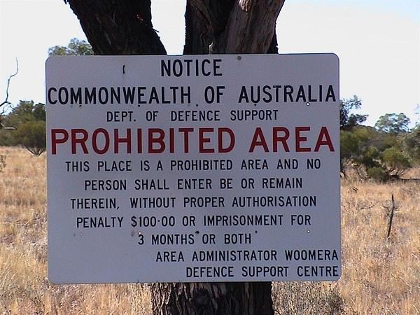 Bu bölgelerden birisi de Avustralya'da yer alan Woomera Yasak Alanıdır.